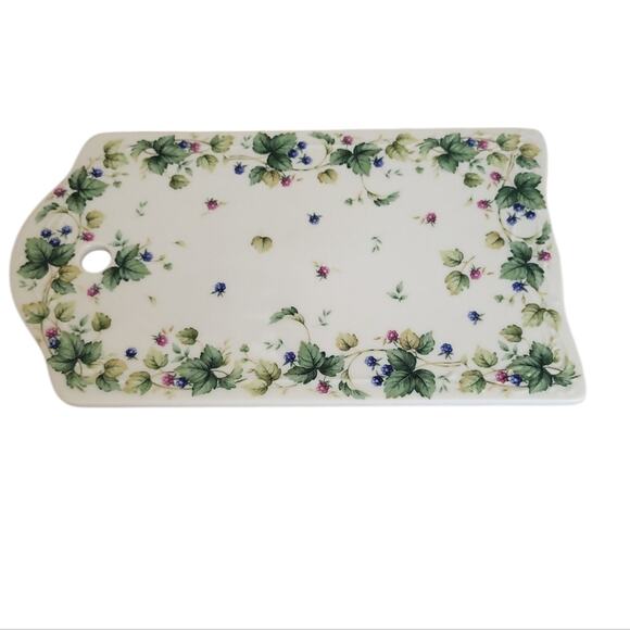 ANDREA BY SADEK Porcelain Cheese Cutting Board Berries Leaves - Picture 1 of 3